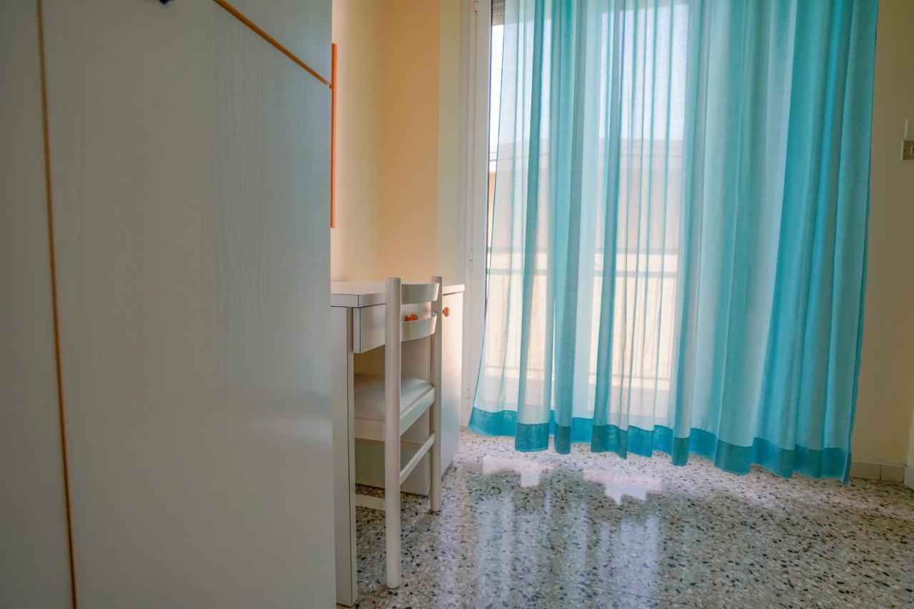 Hotel Mondial Rimini Buitenkant foto