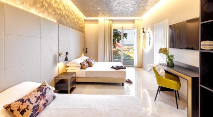 Hotel Mondial Rimini Buitenkant foto