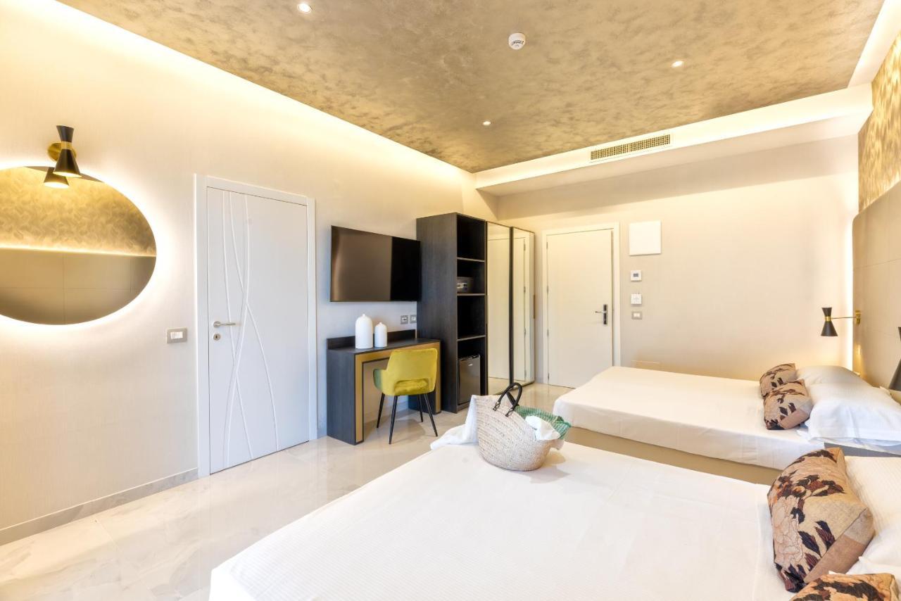Hotel Mondial Rimini Buitenkant foto