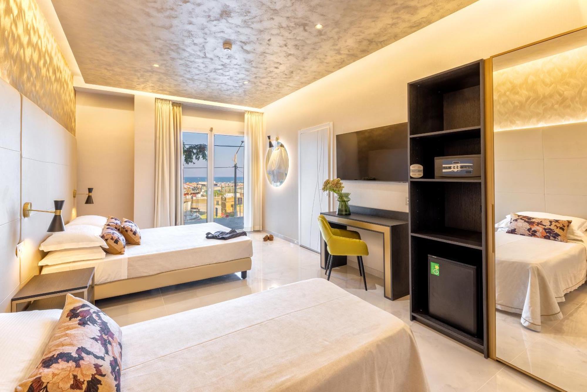 Hotel Mondial Rimini Buitenkant foto