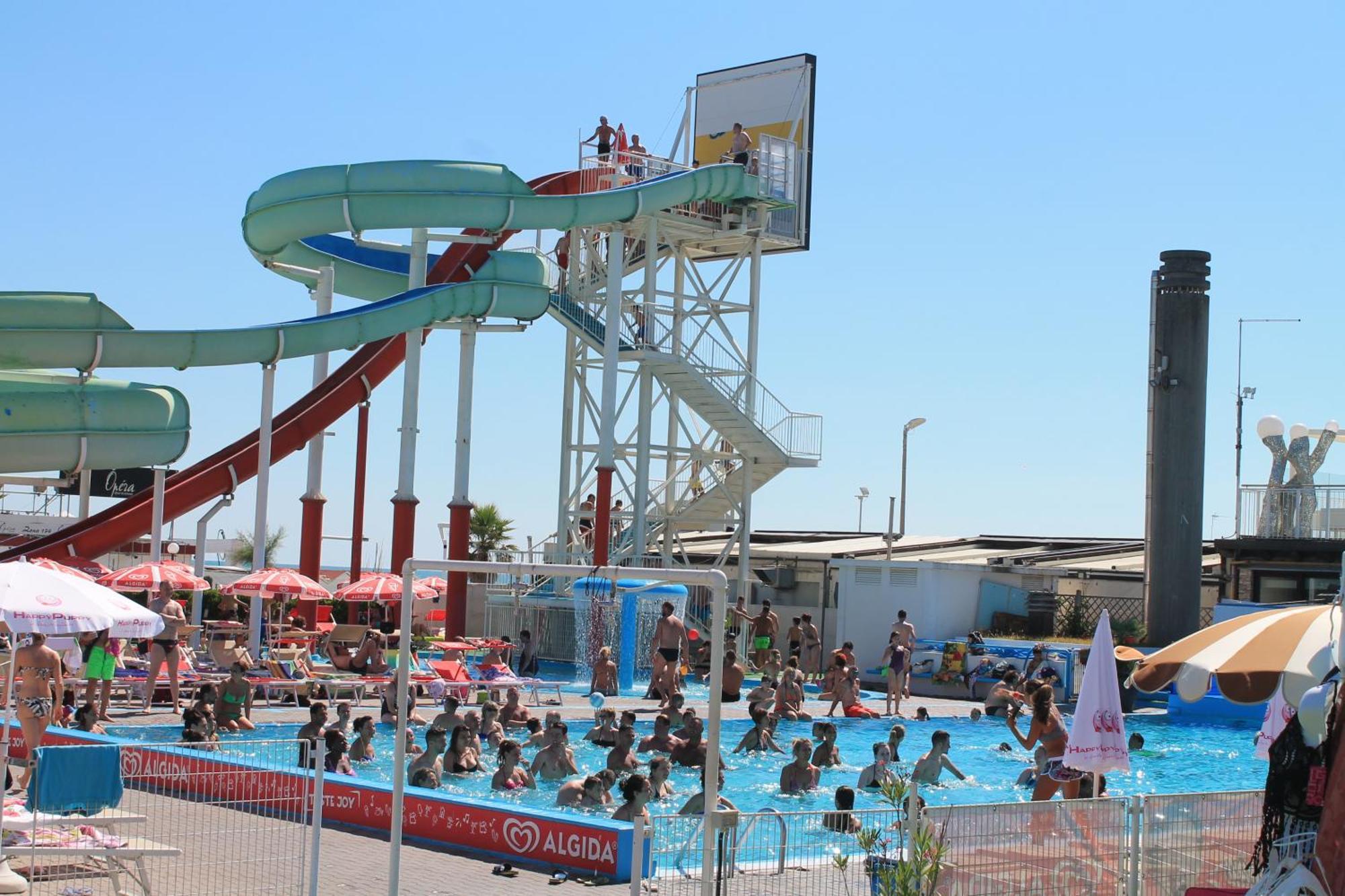 Hotel Mondial Rimini Buitenkant foto
