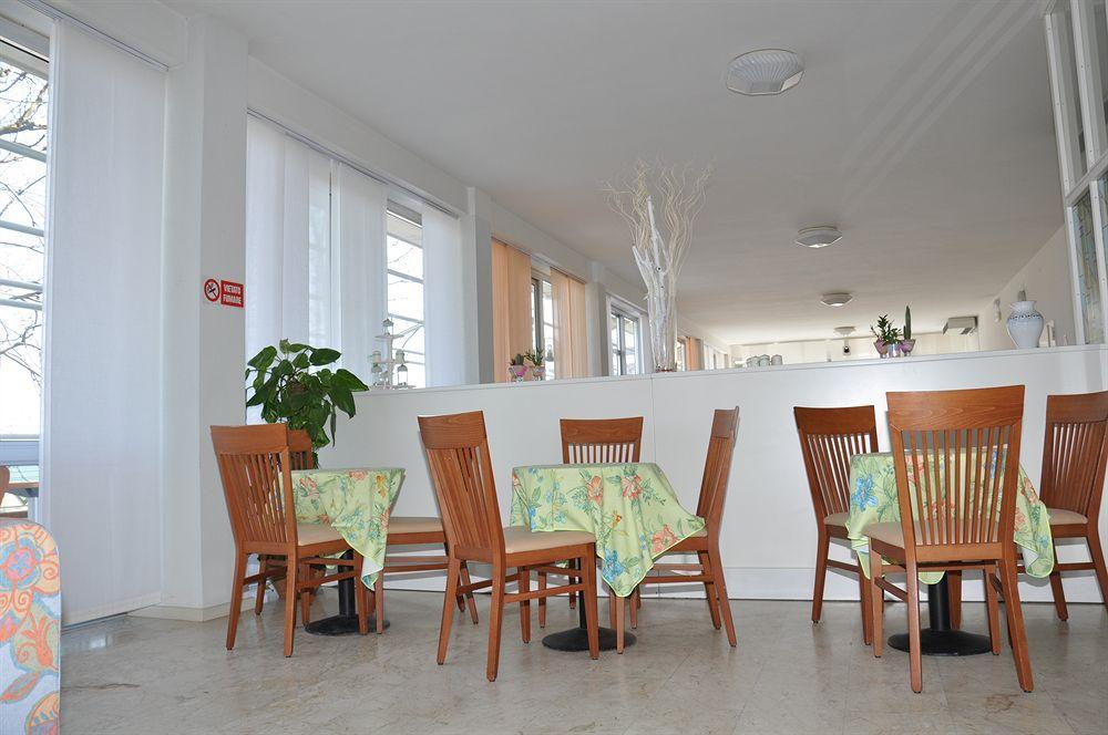 Hotel Mondial Rimini Buitenkant foto